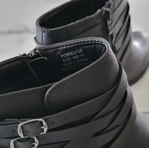 Journee Collection Black Boots - Picture 2 of 5